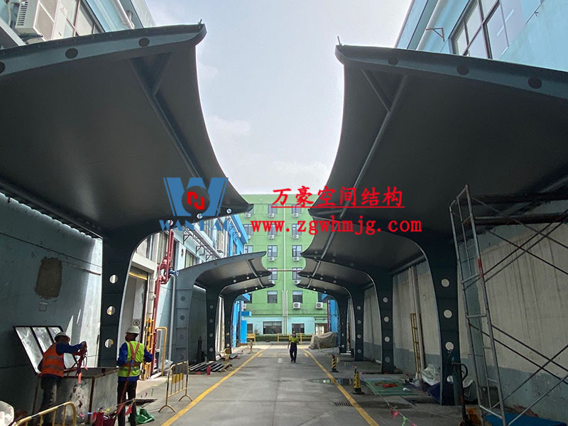 膜結(jié)構(gòu)車棚定做哪里好？膜結(jié)構(gòu)生產(chǎn)廠家哪家好？