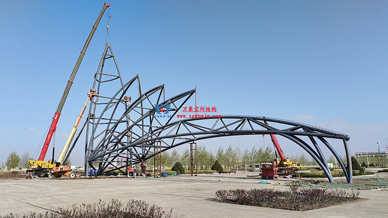 芳菲四月，共鑒美好！陜西定邊馬蓮灘沙漠公園鋼膜結(jié)構(gòu)工程最新進(jìn)展播報(bào)