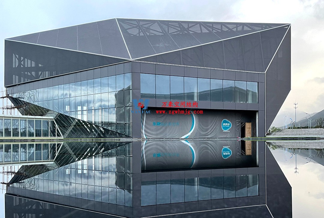 有骨骼、有皮膚的PTFE膜結(jié)構(gòu)建筑