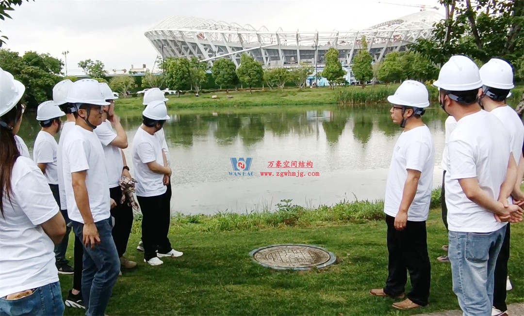 標(biāo)桿引領(lǐng)，智啟未來(lái)——萬(wàn)豪集團(tuán)營(yíng)銷、設(shè)計(jì)與技術(shù)骨干共赴無(wú)錫奧體中心，現(xiàn)場(chǎng)觀摩學(xué)習(xí)解鎖“創(chuàng)新密碼”