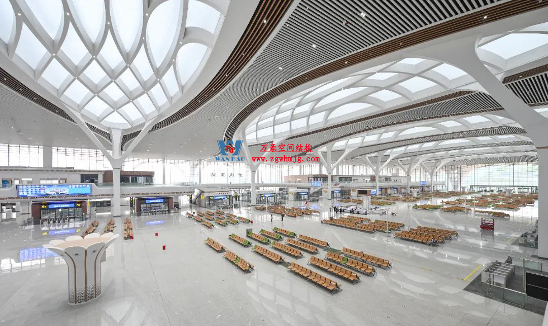 重慶東站：揭開(kāi)“西部高鐵新地標(biāo)”神秘面紗