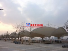 膜結(jié)構(gòu)膜面怎么二次張拉？張拉膜膜面二次張拉的方法是什么？