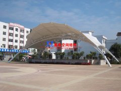 舞臺(tái)膜結(jié)構(gòu)具有哪些特性？張拉膜結(jié)構(gòu)舞臺(tái)有什么優(yōu)勢(shì)特點(diǎn)？