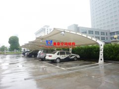 什么是鋼結(jié)構(gòu)雨棚？鋼結(jié)構(gòu)雨棚有哪些種類？