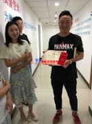 萬豪晨會：給余姚財政局膜結構車棚項目經(jīng)理頒獎