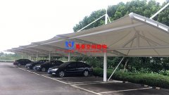 張拉膜車棚造價和哪些因素有關(guān)？降低張拉膜車棚造價的方法有哪些？