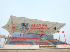 什么是膜結(jié)構(gòu)體育看臺？膜結(jié)構(gòu)體育看臺性能特點(diǎn)及應(yīng)用領(lǐng)域是什么？