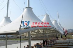 怎樣判斷膜結(jié)構(gòu)施工質(zhì)量的好壞？張拉膜結(jié)構(gòu)施工質(zhì)量判斷方法有哪些？